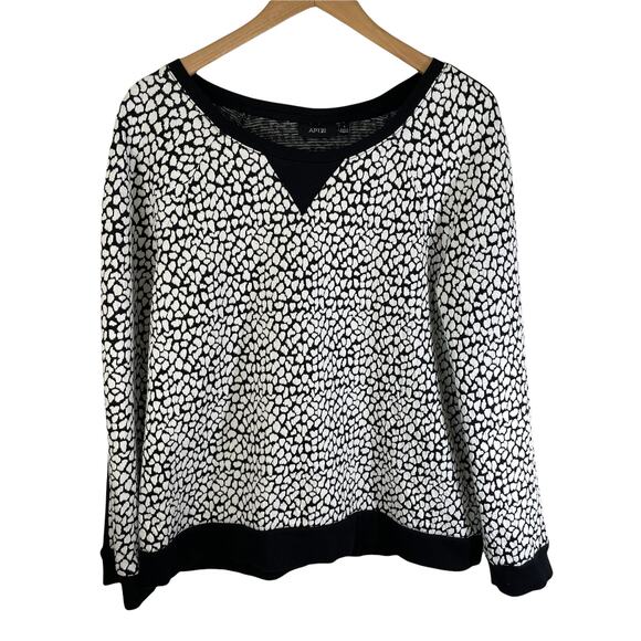 APT. 9 Women's Long Sleeve Animal Print Pullover Sweater Sz Large Mob Wife Cozy - Picture 1 of 8